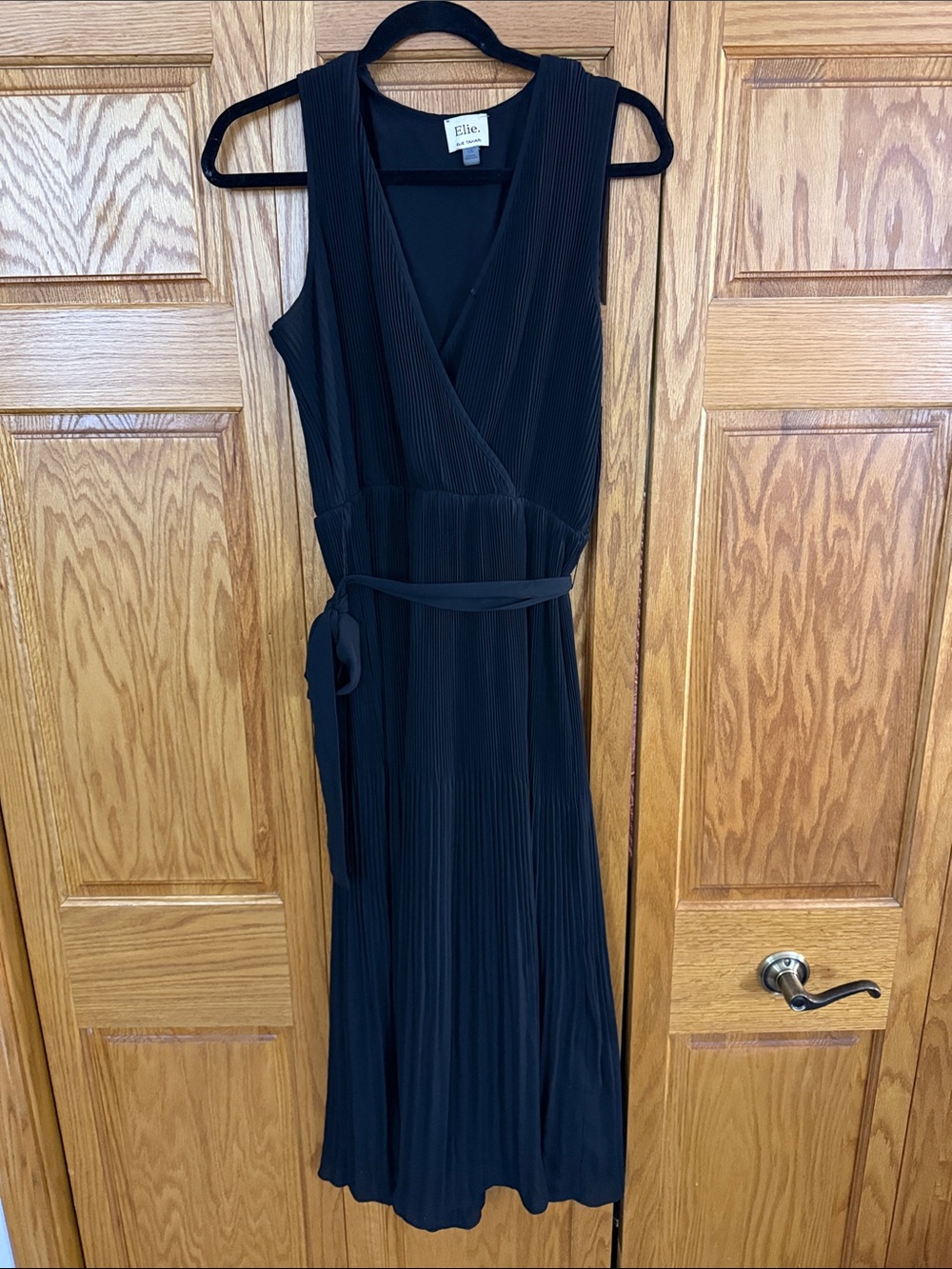 Elie Tahari Black Sleeveless Wrap Pleated Midi Dress